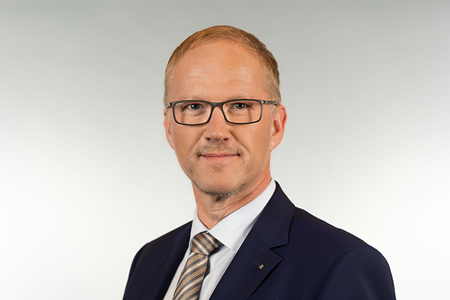 Peter Schirmbeck, Vorstandsvorsitzender der DZ Privatbank
