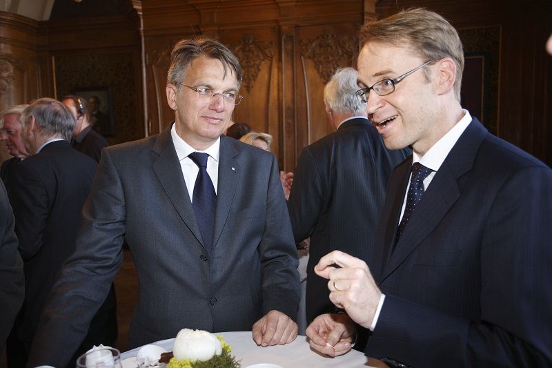 Karlspreis 2011: BVR-Präsident Uwe Fröhlich (links) zusammen mit Dr. Jens Weidmann – bis Ende 2021 Präsident der Deutschen Bundesbank.